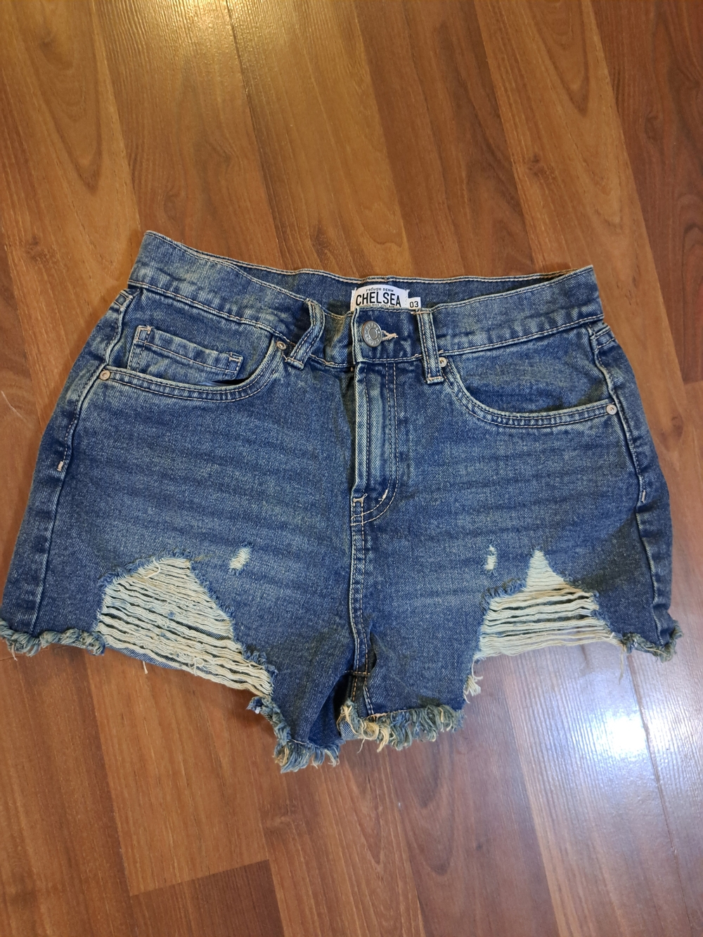 refuge Chelsea Distressed Denim Shorts in Blue